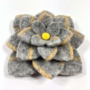 Sustainable Wool Flower Brooch in Gray and Yellow